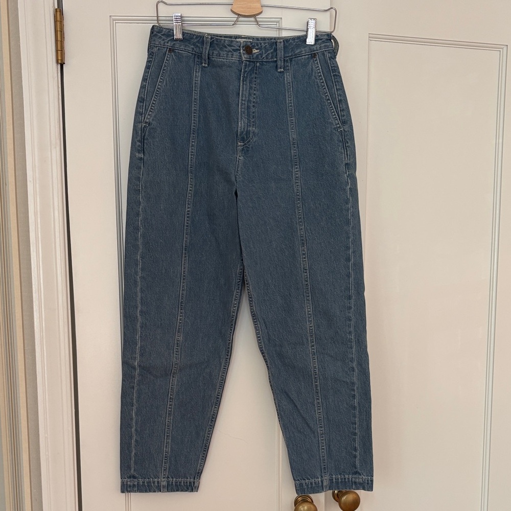 Lee High-Rise Tapered Jeans in Faded Blue